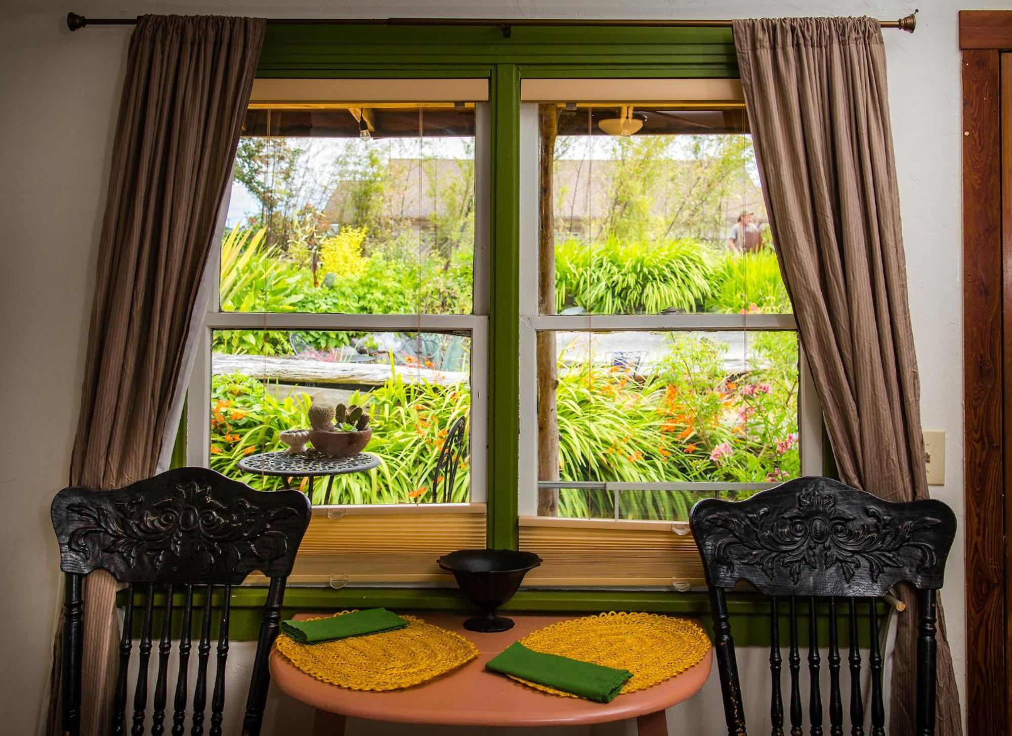 Inn The Front Porch Hidden Oasis *