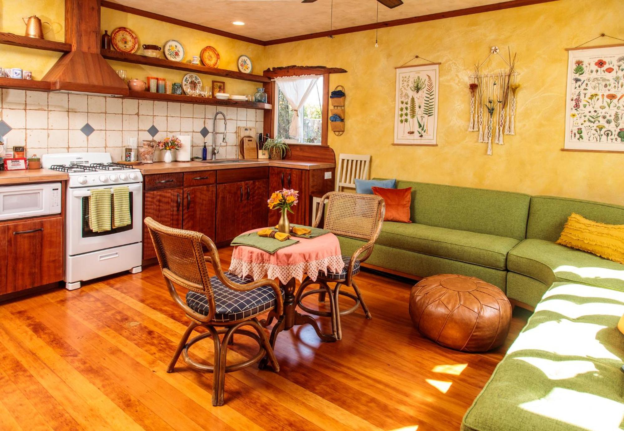 Inn The Front Porch Hidden Oasis *